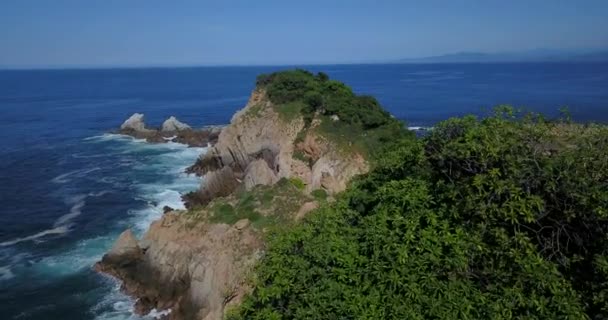 Linear video tour of the sea and the island of la roqueta in Acapulco — Video Stock