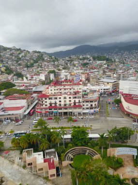 Acapulco şehir merkezinin Oviedo Oteli 'ndeki dikey hava görüntüsü