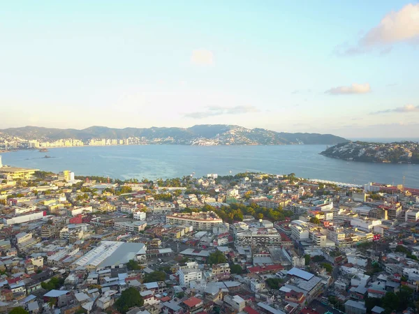 Veduta aerea della baia di Acapulco sui quartieri storici — Foto Stock