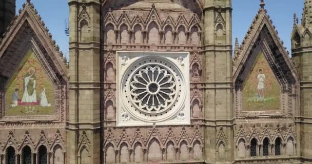 Video of a drone moving away from the expiatory temple in Guadalajara — Stockvideo