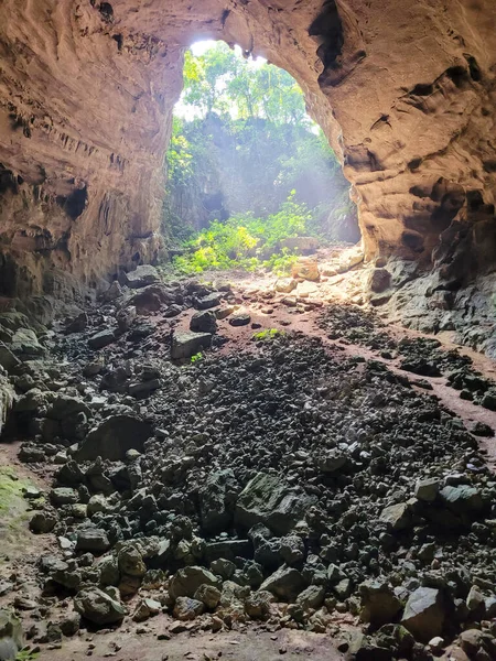 Vertikaler Blick Aus Dem Inneren Der Höhle Der Archäologischen Zone — Stockfoto