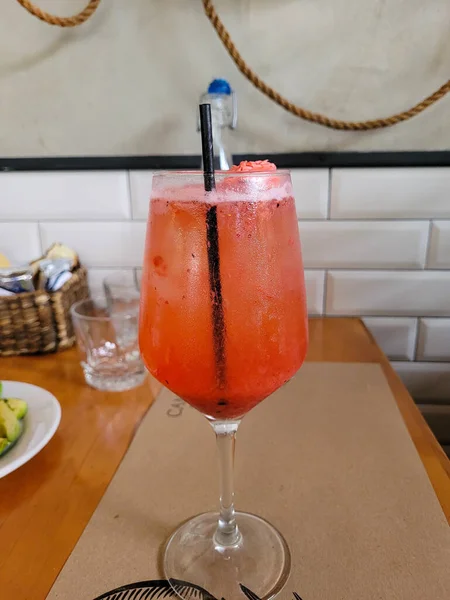 Imagen Cóctel Aperol Spritz Sobre Una Mesa Madera Restaurante México — Foto de Stock