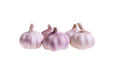 beyaz zemin üzerine beş sarımsak