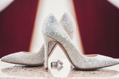 Wedding-ring and woomen shoes acute coe clipart