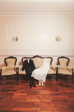 elbisesini ve ona uygun