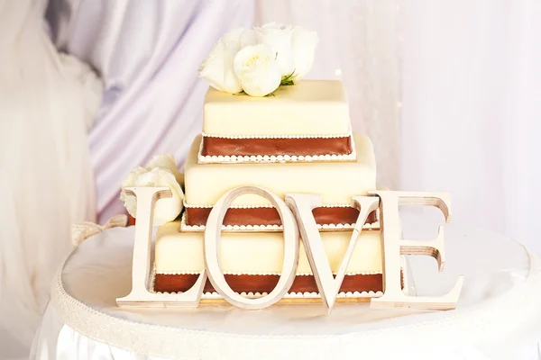 Gâteau de mariage et amour — Photo