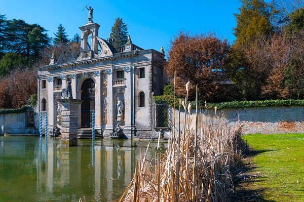 Diana Monumentális Szökőkútja Padovai Valsanzibio Kertjében Részlet Ajtó Amely Tükröződik — Stock Fotó