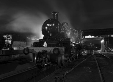 Great Central Railway, Loughborough, Leicestershire, İngiltere, 28 Ocak 2022, British Railways Standard 278018 gece avluda