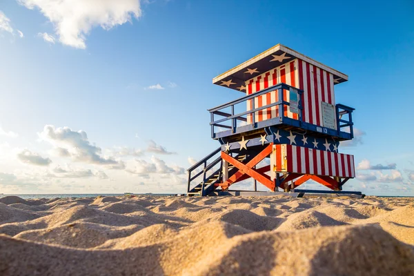 Rettungsschwimmturm am Südstrand, Miami Beach, Florida — Stockfoto