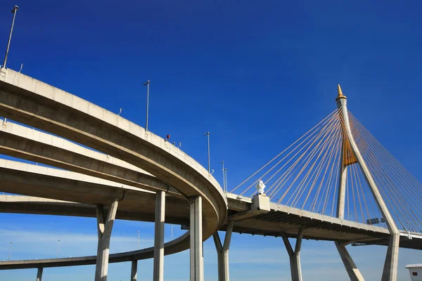 Mega puente sobre el río Chao Phraya Tailandia — Foto de Stock