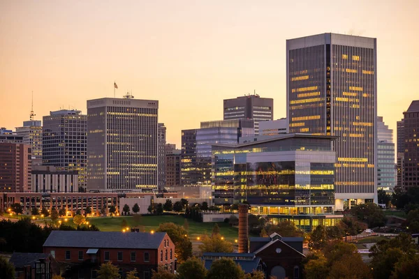 Skyline Van Stad Richmond Virginia Schemerlicht — Stockfoto