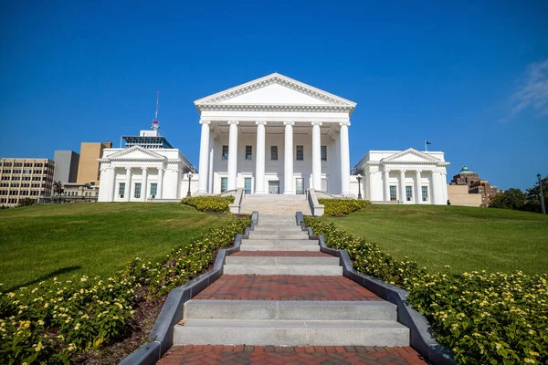 Edificio Della Capitale Statale Richmond Virginia Con Cielo Blu — Foto Stock