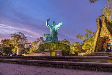 Nagasaki Barış Parkı 'ndaki Barış Heykeli, Nagasaki, Kyushu Japonya