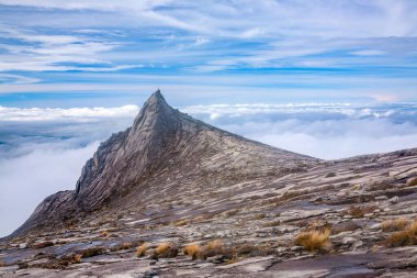 Sabah, Malezya 'daki Kinabalu Dağı' nın zirvesinde doğa manzarası