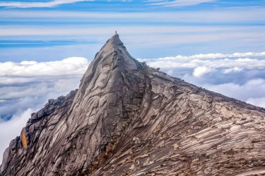 Sabah, Malezya 'daki Kinabalu Dağı' nın zirvesinde doğa manzarası