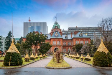 Tarihi Hokkaido Hükümet Ofisi Japonya 'nın Sapporo şehrinde alacakaranlıkta. 