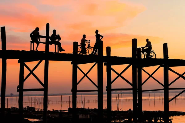 Silhuett Skott Bein Bro Myanmar Vid Solnedgången — Stockfoto