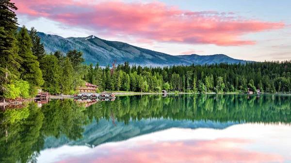 Der Mcdonald See Mit Einem Farbenfrohen Sonnenaufgang Glacier National Park — Stockfoto