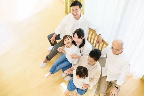 Generatie Familie Zittend Bank Kamer — Stockfoto