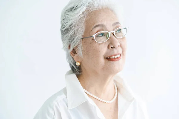 Portrét Asijské Bělovlasé Ženy Věku — Stock fotografie
