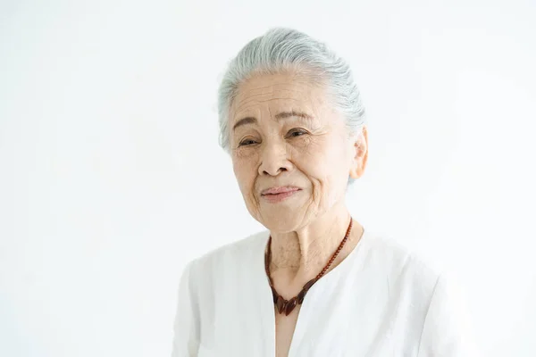 Portrait Femme Asiatique Âgée Aux Cheveux Blancs — Photo