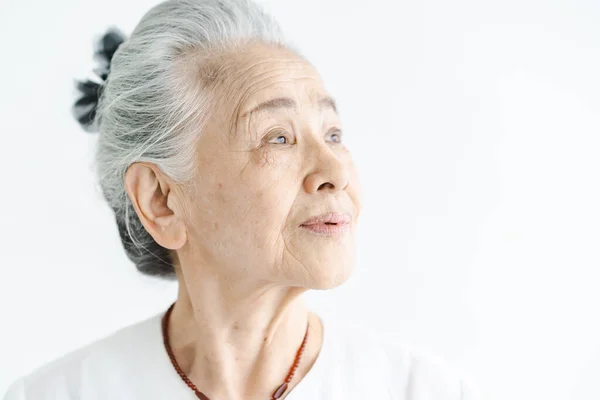 Portrait Femme Asiatique Âgée Aux Cheveux Blancs — Photo