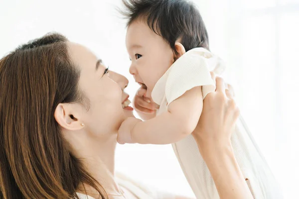 Asian Mom Holding Baby Bright Room — Stock Photo, Image