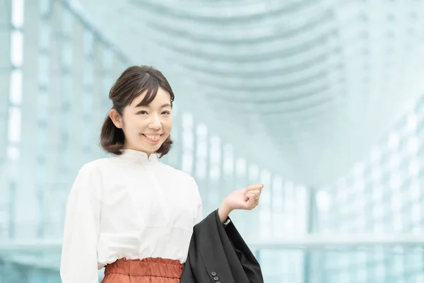 Smiley Woman Goes Working Business Casual Style — Stock Photo, Image