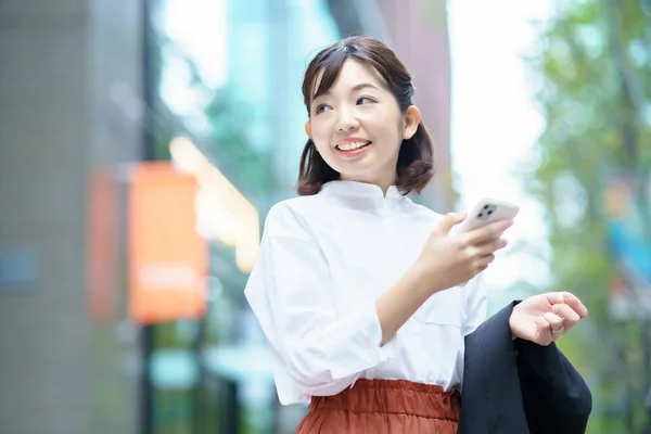 Asian Woman Holding Smart Phone — Stock Photo, Image