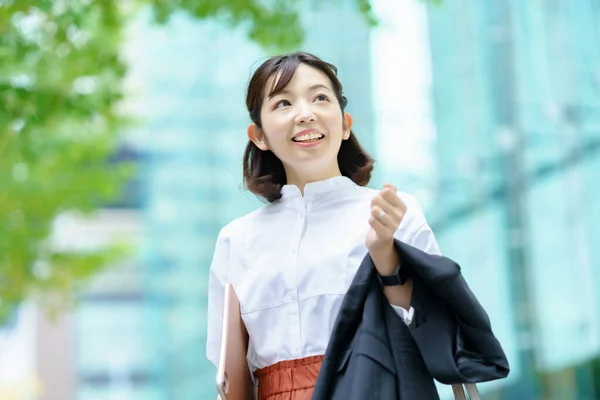 Pendolarismo Femminile Ufficio Stile Casual Nel Quartiere Degli Affari — Foto Stock