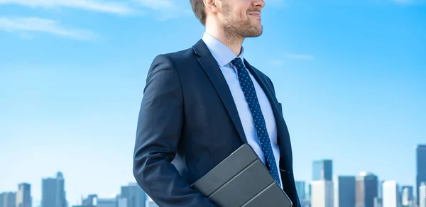 Businessman Backdrop Blue Sky Buildings — Stock Photo, Image