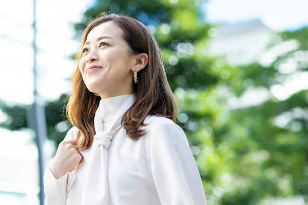 Retrato Aire Libre Mujer Sonriente Buen Día — Foto de Stock