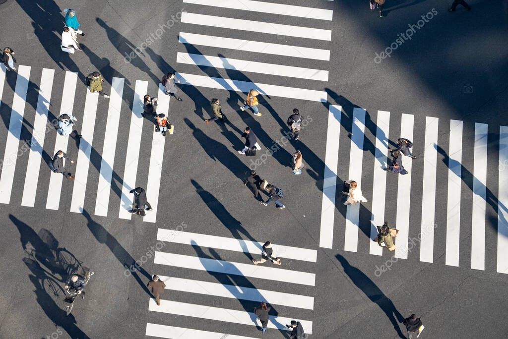 Scramble crossing where people come and go