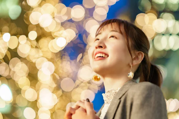 Mujer Joven Asiática Disfrutando Las Iluminaciones Ciudad —  Fotos de Stock