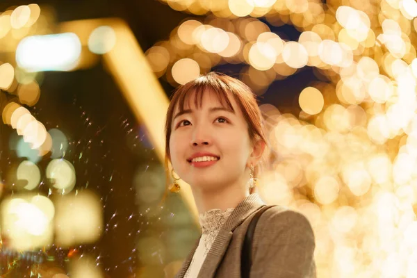 Mujer Joven Asiática Disfrutando Las Iluminaciones Ciudad —  Fotos de Stock