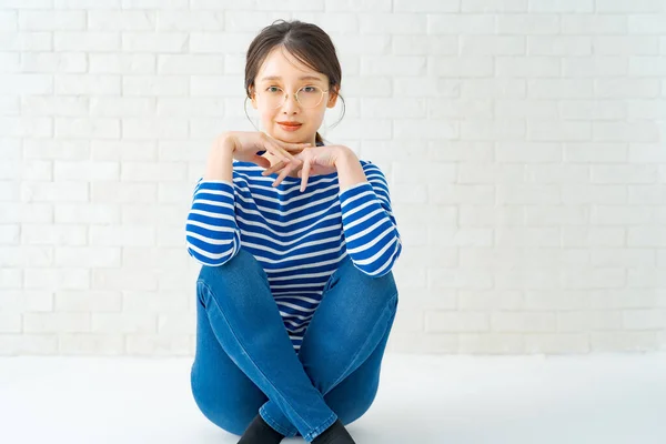 普段着の女性の肖像 — ストック写真