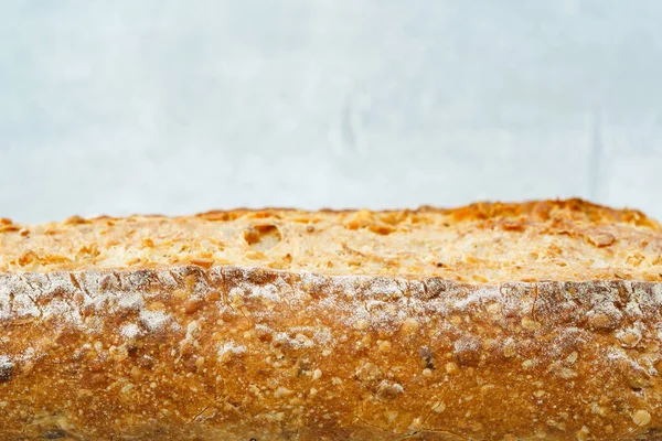 Chléb Umístěný Šedém Stole — Stock fotografie