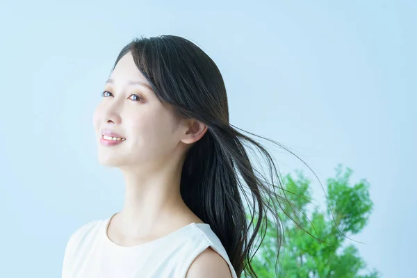 Asian Young Woman Fluttering Hair Smile — Stock Photo, Image