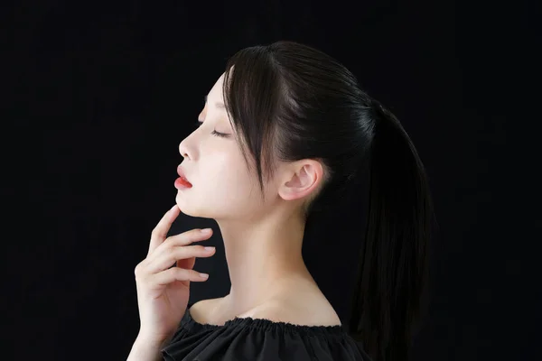 Young Woman Hand Her Face Black Background — Stock Photo, Image