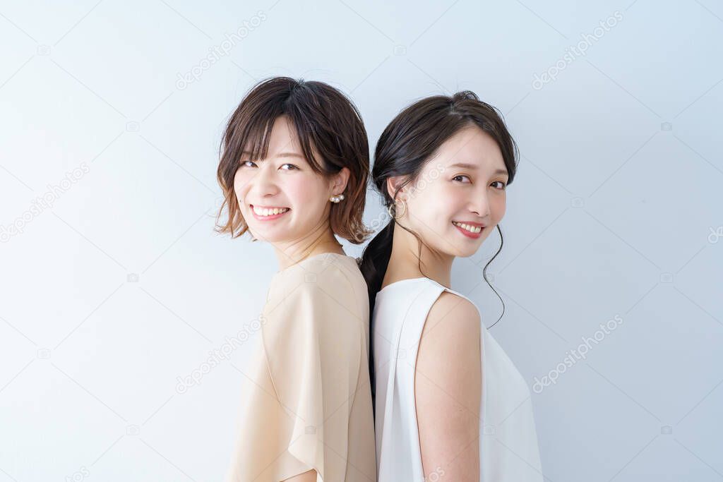 Two young women lined up with a smile