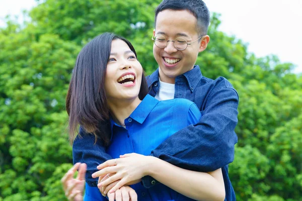 Young Couple Hugging Smile — стоковое фото