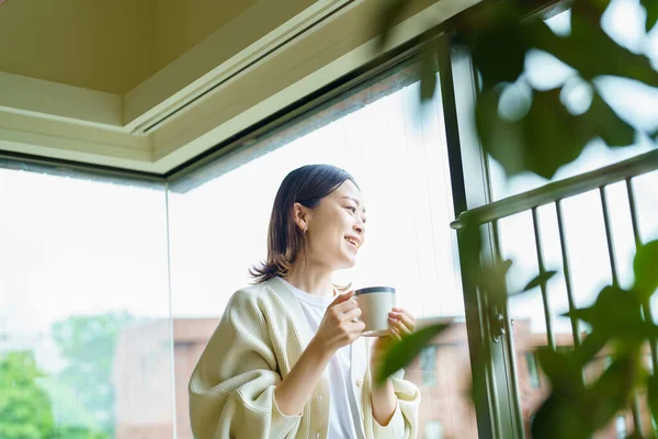 Asian Woman Relaxing Surrounded Foliage Plants — Stockfoto