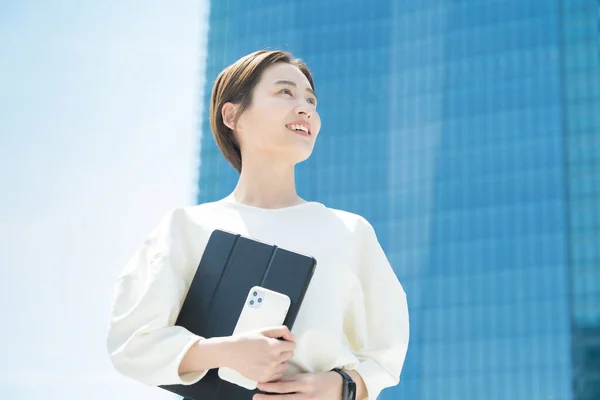 Young Woman Looking Sky Business Woman — Stock Photo, Image