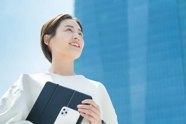 Young Woman Looking Sky Business Woman — Stock Photo, Image