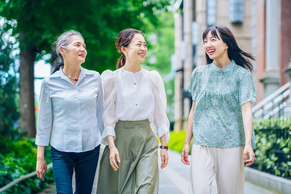 Asian Three Women Different Generations — Stockfoto