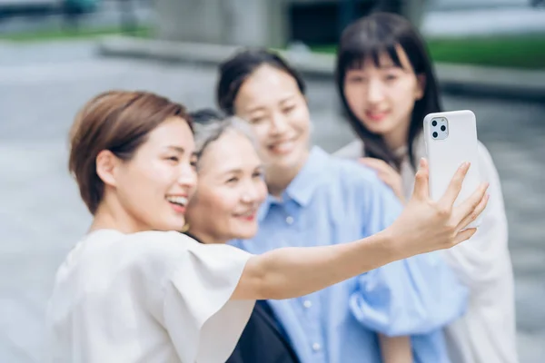 Women Various Ages Taking Commemorative Photos Outdoors — Foto Stock