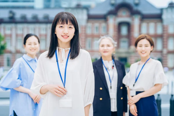 College Student New Employee Young Woman Senior Members Society — Stockfoto