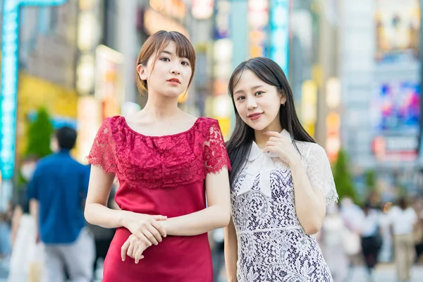 Two Young Women Posing Downtown — Foto Stock