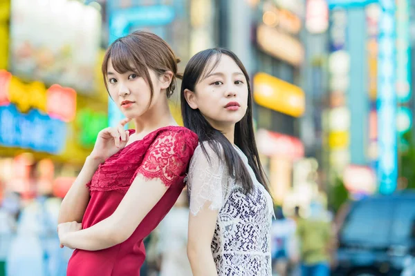 Two Young Women Posing Downtown — Foto Stock