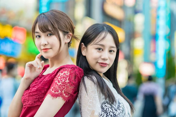 Two Young Women Posing Downtown — 스톡 사진